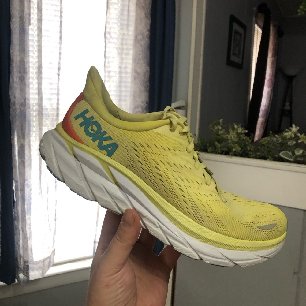 Women’s Hoka One Clifton 8 ‘Yellow Pear size 9